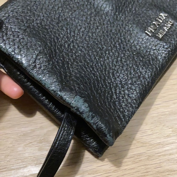 Prada black leather wallet authentic - Picture 7 of 9
